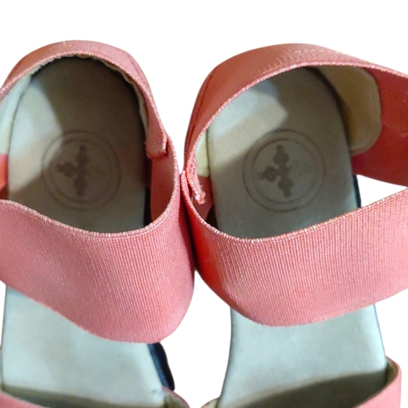 NEW CHARLESTON SHOE CO. Cooper Coral Pink Block Heel Sandal Size 6 - Picture 5 of 10